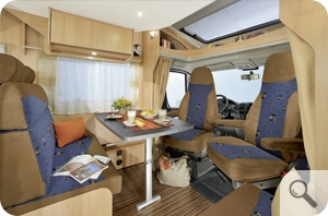 Wohnmobil, Reisemobil mittel auch innen